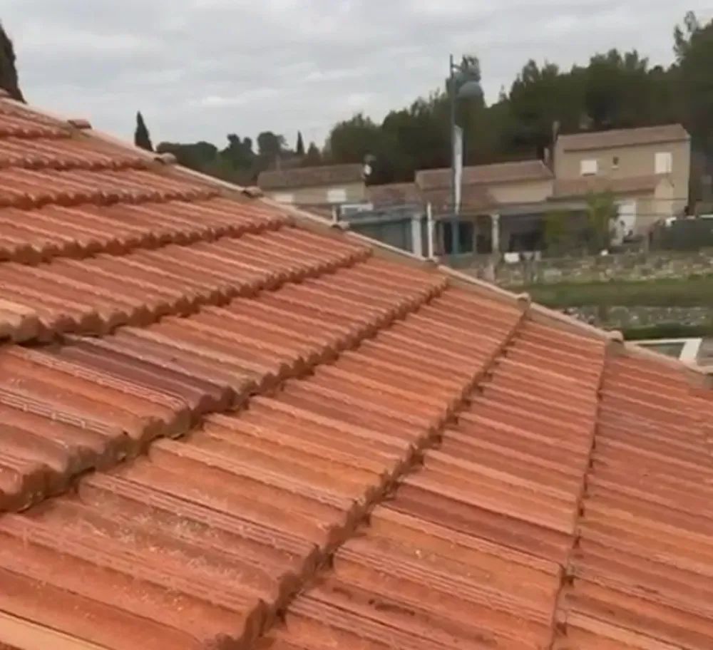 Chantier de nettoyage de toiture sur Beaucaire (2)