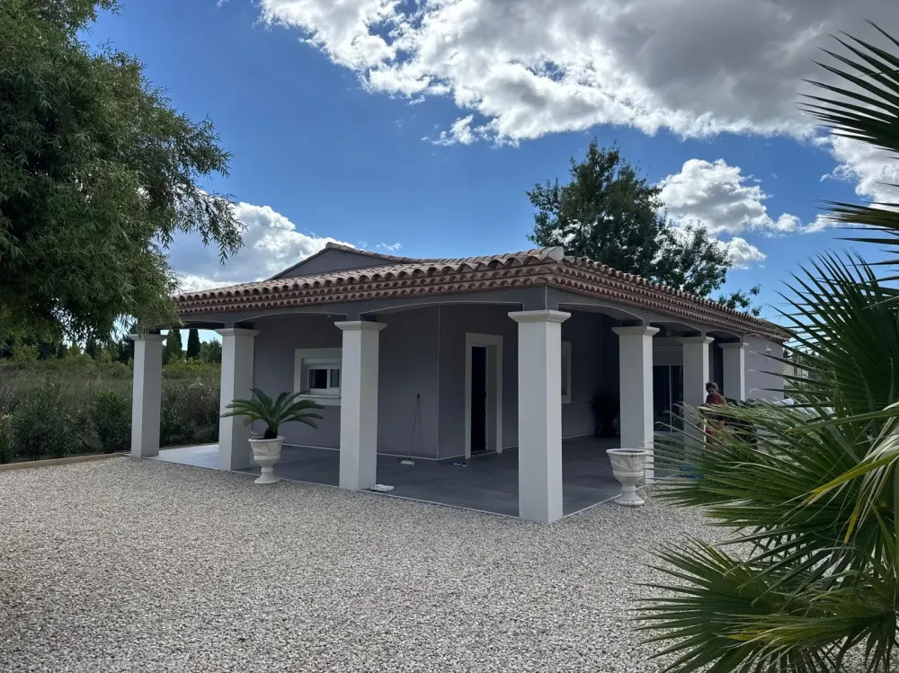 Chantier de réparation, de nettoyage et de mise en peinture de façade sur Tarascon